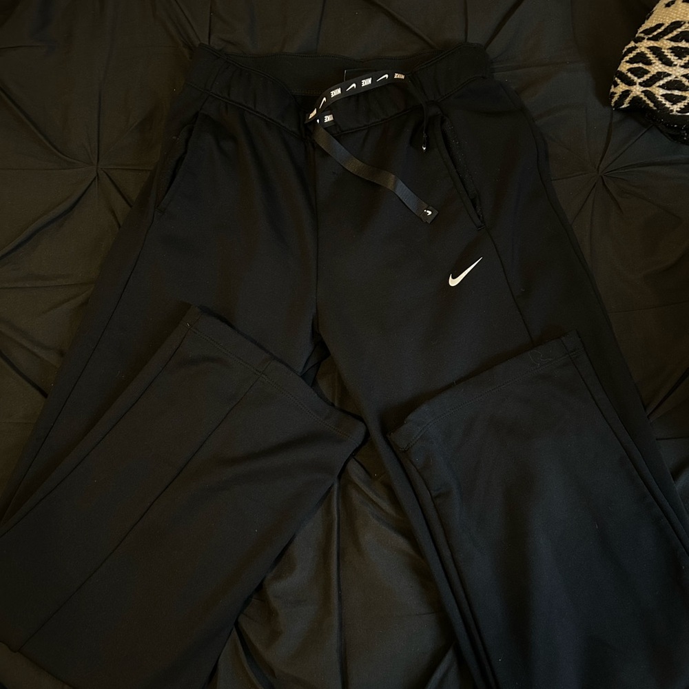 Nike Black Fleece-Lined Athletic Sweatpants with White Swoosh Tag High Rise